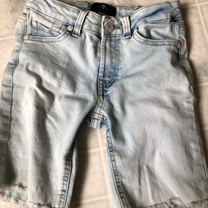 7 for all mankind light wash fringed hem shorts